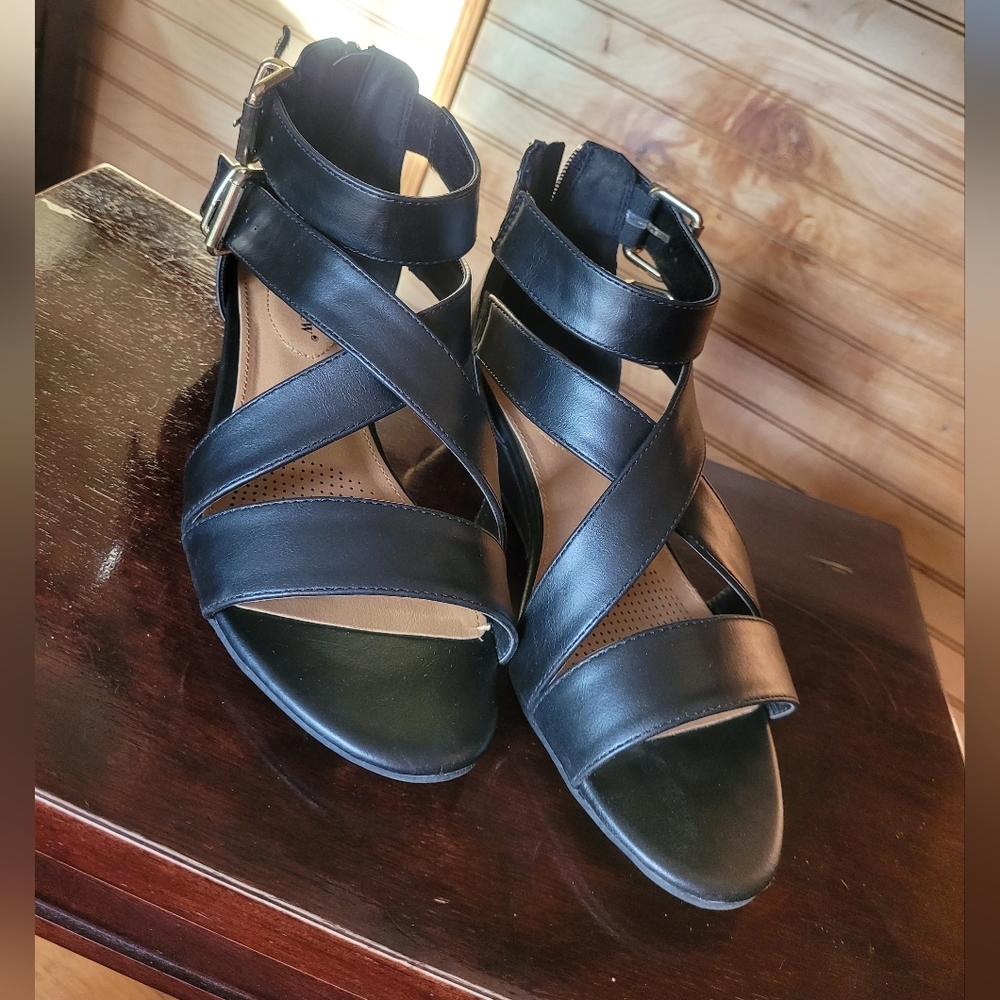 Sandles